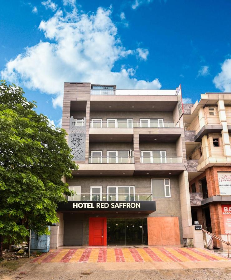 Hotel Red Saffron Nova Deli Exterior foto