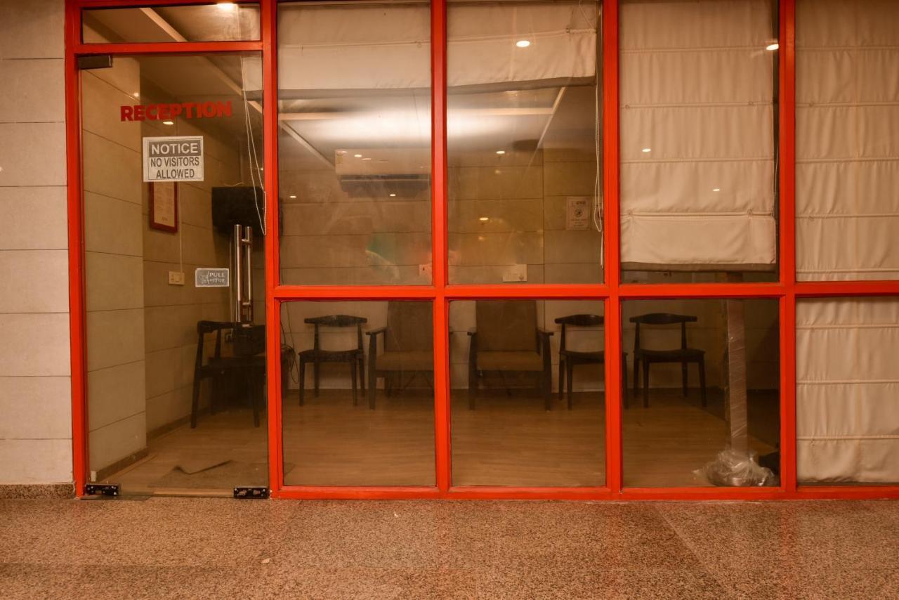 Hotel Red Saffron Nova Deli Exterior foto